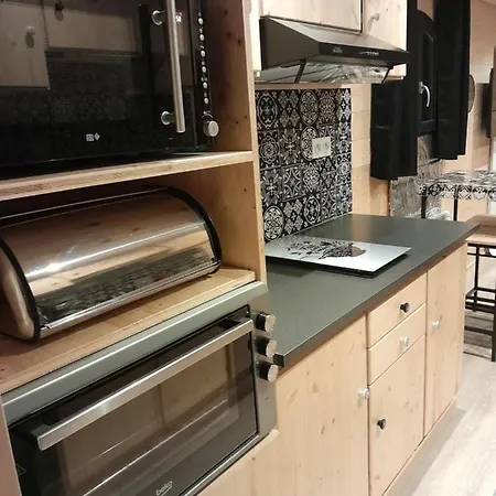 L'insolite De Nathcy Chalé *