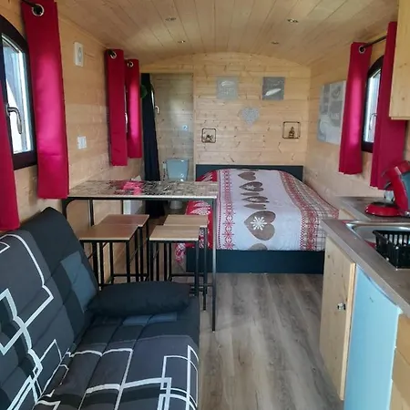 L'insolite De Nathcy Chalé