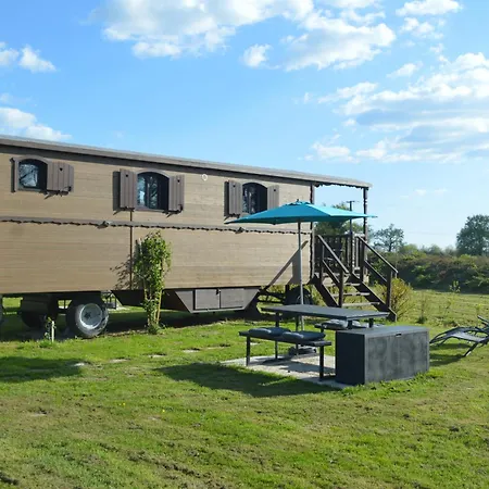 L'insolite De Nathcy Chalé *