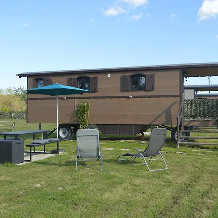 L'insolite De Nathcy Chalé